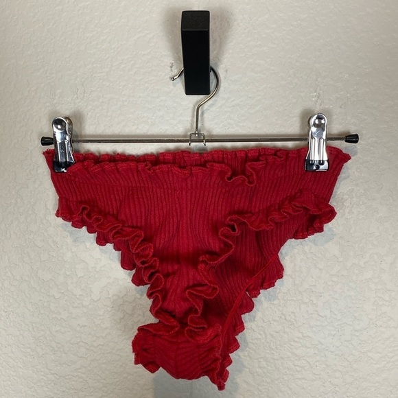 Are You Am I red ruffle bottom - Picture 2 of 6